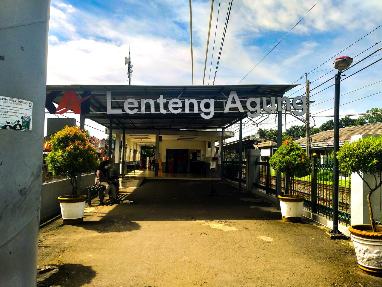 Stasiun Lenteng Agung — dekat Kos Cemara Putri 41